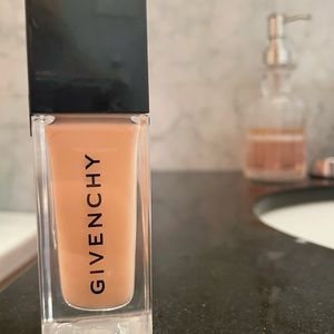 PRISME LIBRE SKIN-CARING GLOW HYDRATING FOUNDATION | GIVENCHY BEAUTY N-2N150